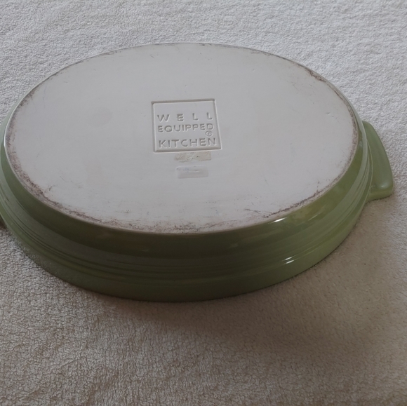Well Equipped Kitchen Green Stoneware Large Oval Casserole Lime Green 15" x 10" - Picture 3 of 3
